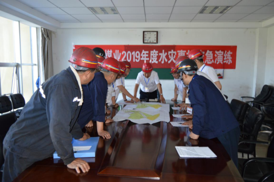 鑫輝源煤業(yè)透水事故應(yīng)急救援演練 (2)394.png